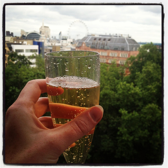 Champagne & macarons