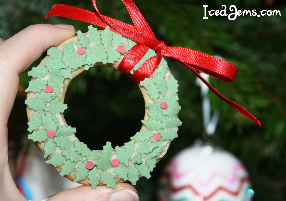 Holly Wreath Cookies – Iced Jems